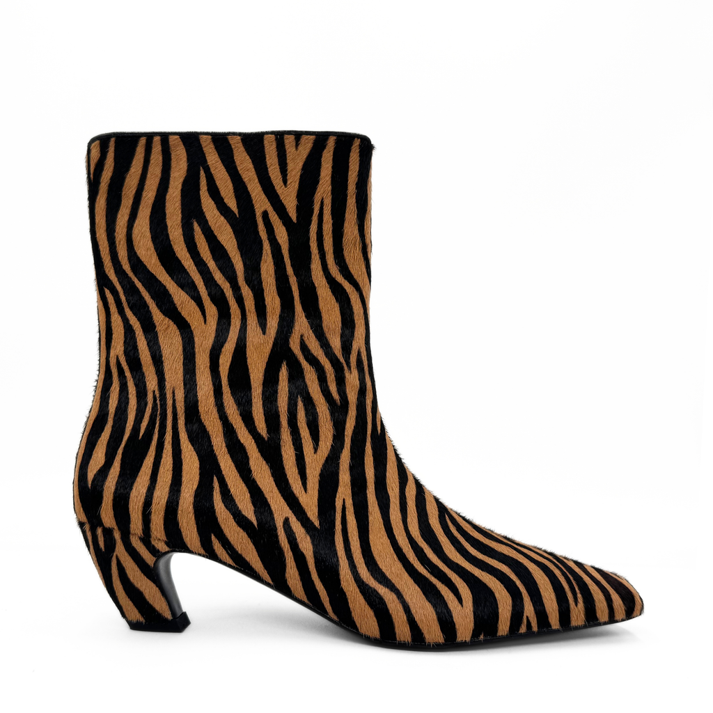 Silvi Zebra Kitten Boot in beige — side view