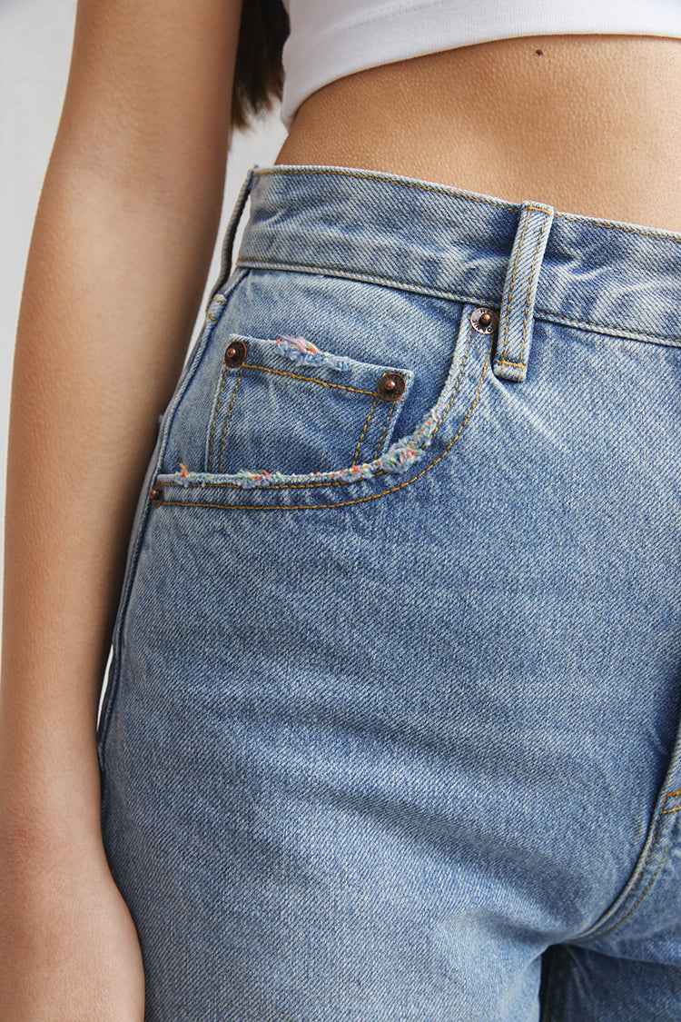 Moon Curve Raw Hem Crop Jeans Model HJ129