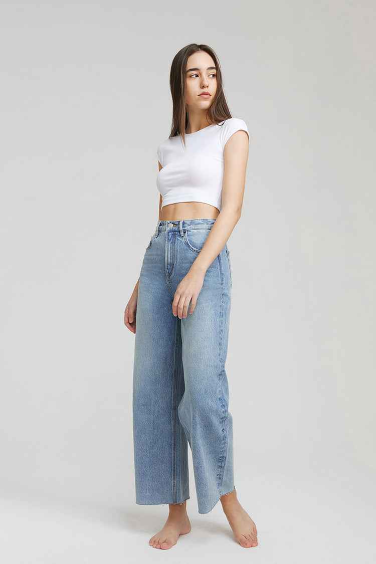 Moon Curve Raw Hem Crop Jeans Model HJ129