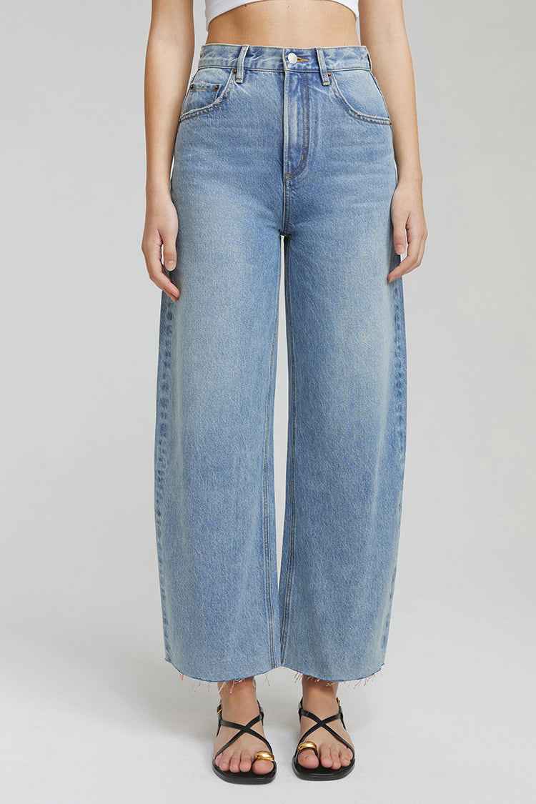 Moon Curve Raw Hem Crop Jeans Model HJ129