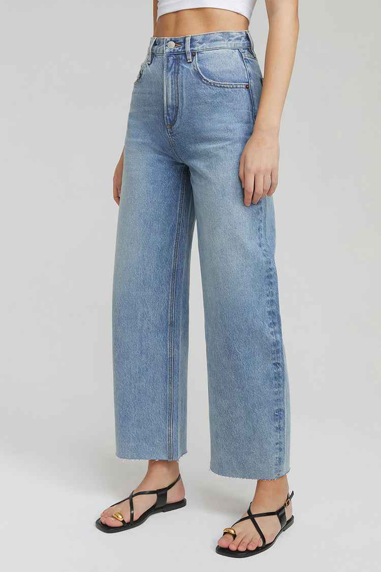 Moon Curve Raw Hem Crop Jeans Model HJ129