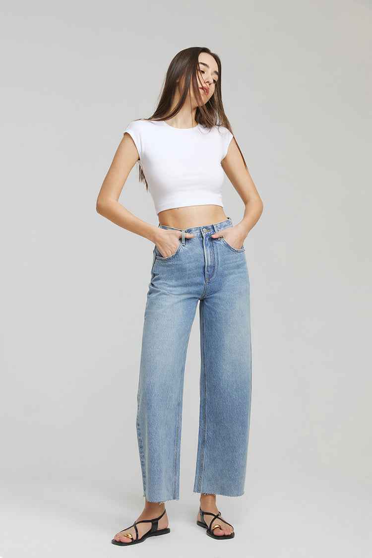 Moon Curve Raw Hem Crop Jeans Model HJ129