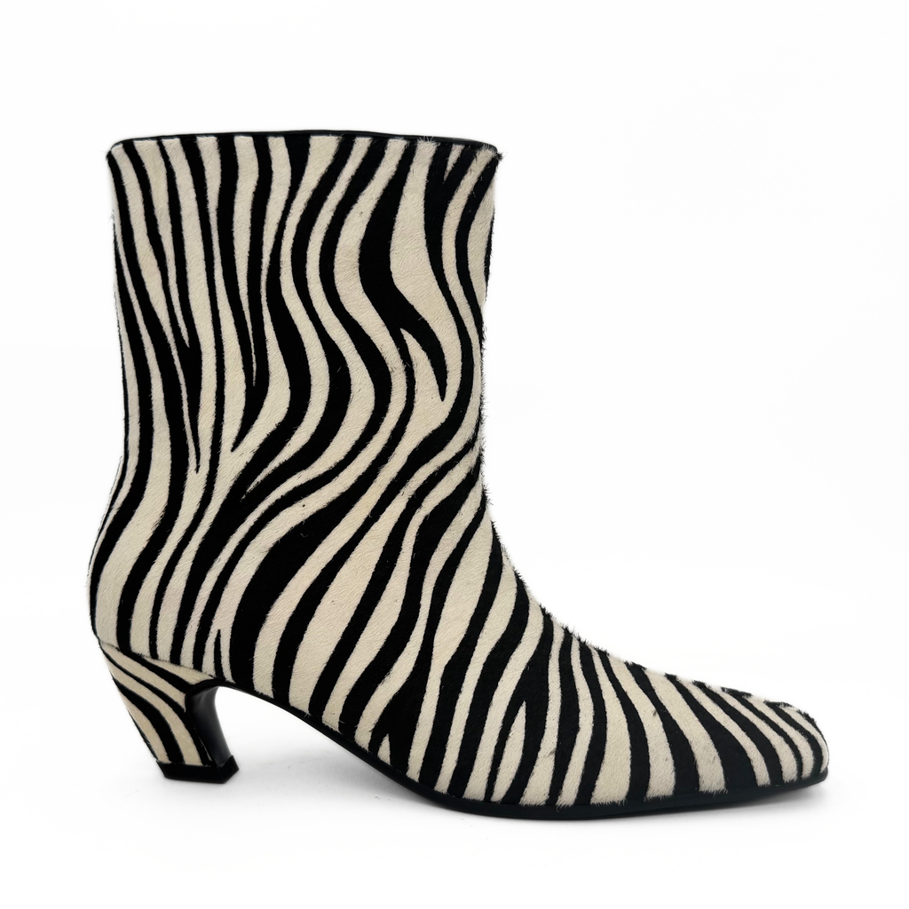Silvi Zebra Kitten Boot in black & white — side view