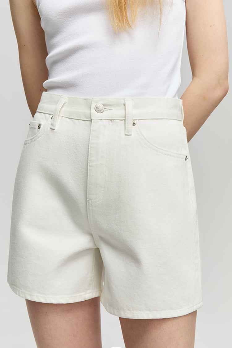 Golden Hour High-Rise Girlfriend Denim Shorts Model HJ801