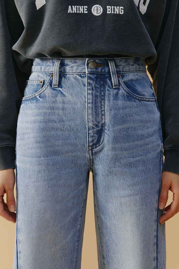 High-Rise Curve-Fit Ankle-Length Jeans Model HJ016