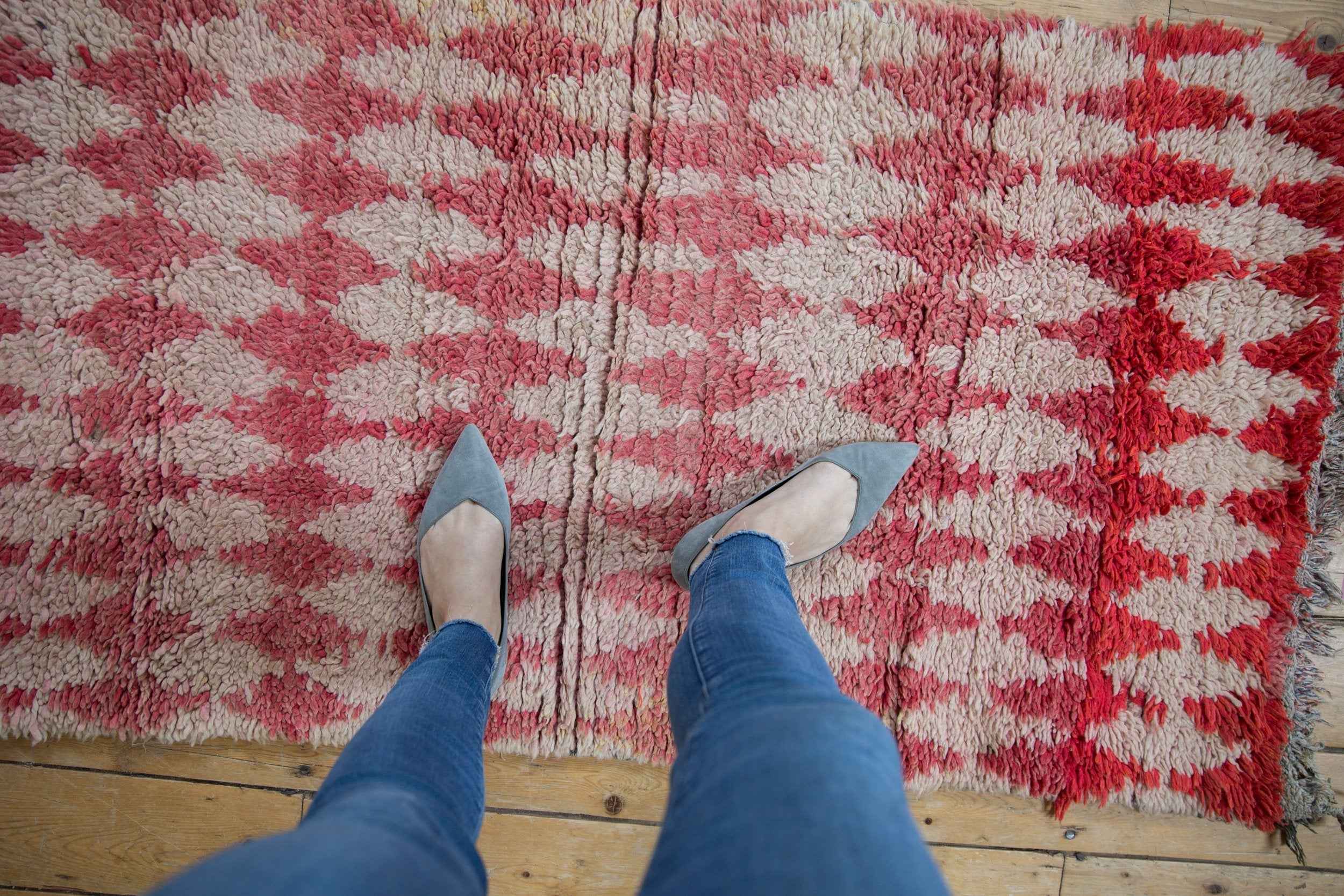Vintage Moroccan Rug 3 ft x 5.5 ft Hand-Knotted Argyle Diamond Pattern