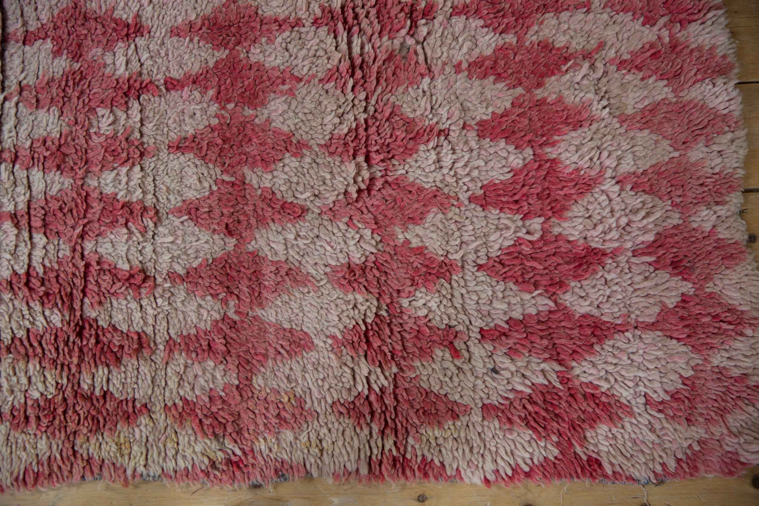 Vintage Moroccan Rug 3 ft x 5.5 ft Hand-Knotted Argyle Diamond Pattern