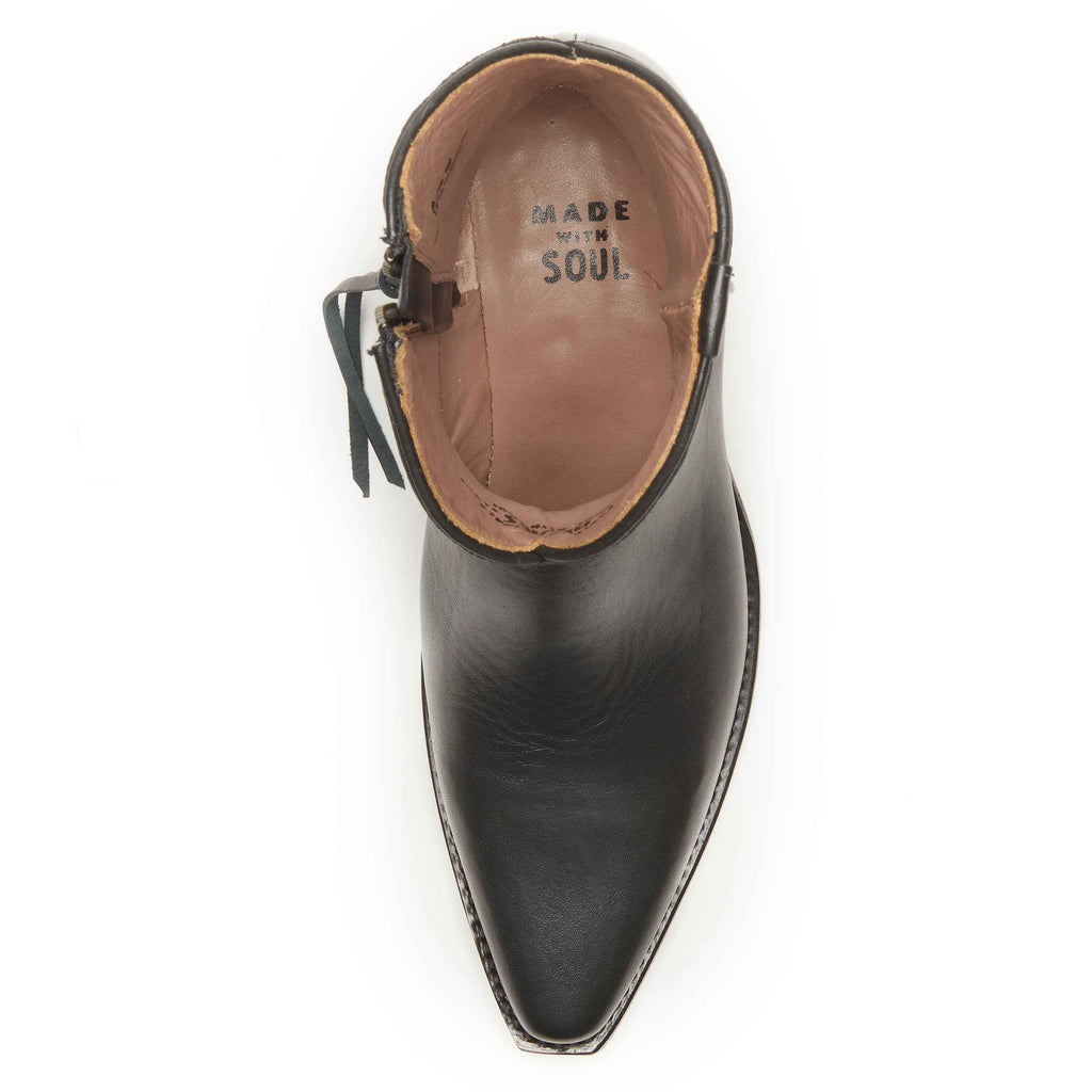 The Trinity - Versatile Classic Boots for Fashion-Forward Men and Women