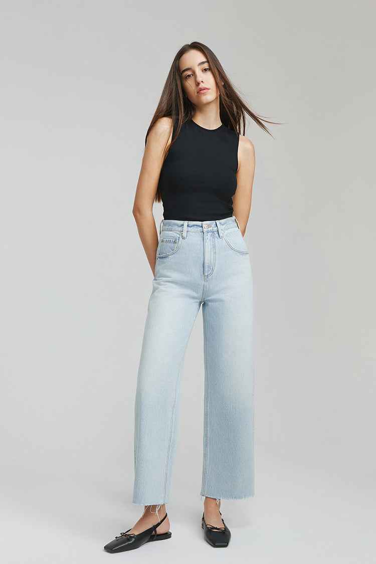 Moon Curve Raw Hem Crop Jeans Model HJ129