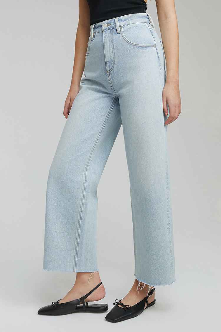 Moon Curve Raw Hem Crop Jeans Model HJ129