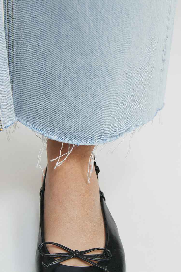 Moon Curve Raw Hem Crop Jeans Model HJ129