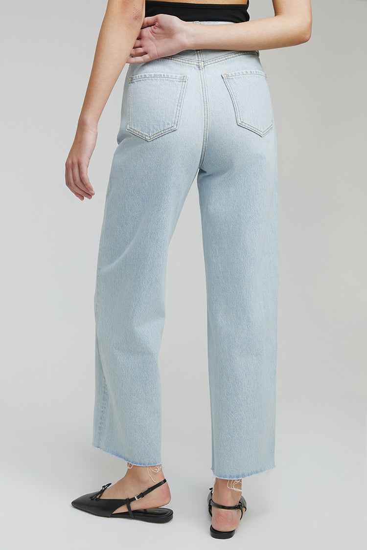 Moon Curve Raw Hem Crop Jeans Model HJ129