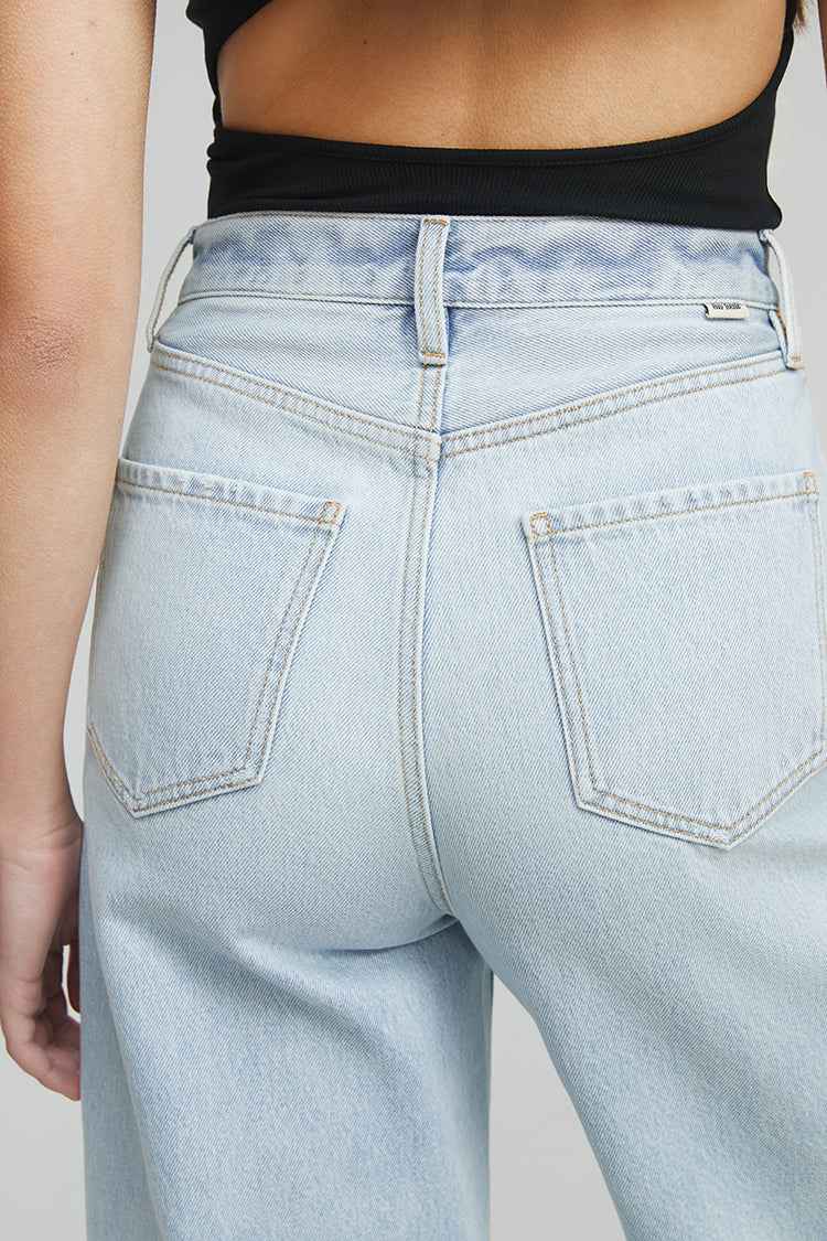 Moon Curve Raw Hem Crop Jeans Model HJ129