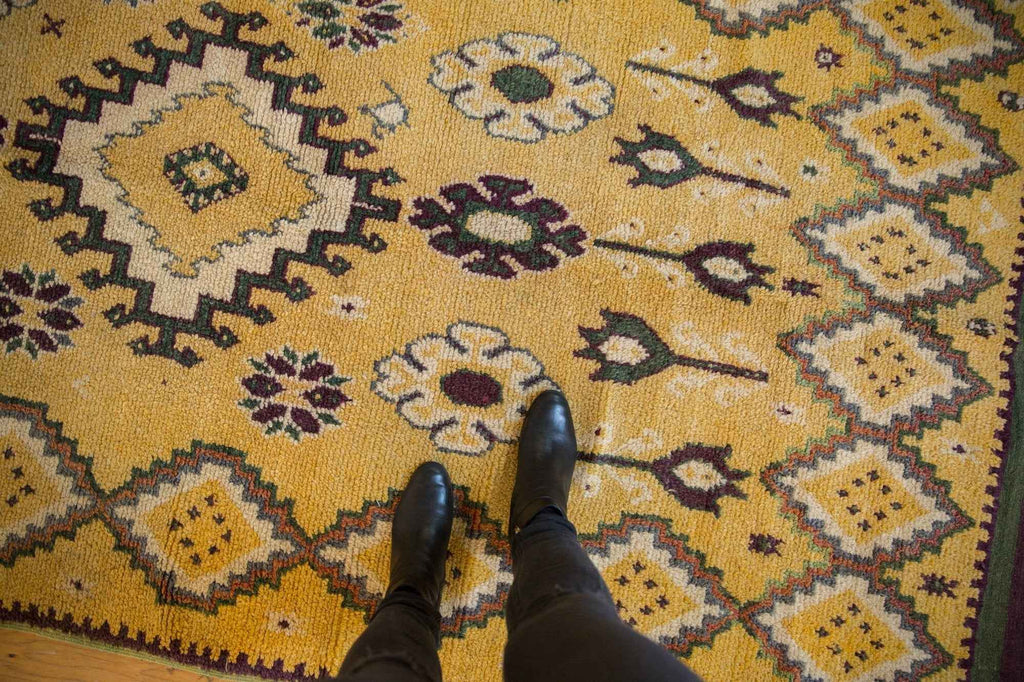 Vintage Moroccan Rug Runner 4 ft 11 in x 10 ft 9 in – Hand-Knotted 1970s Diamond Medallion Design