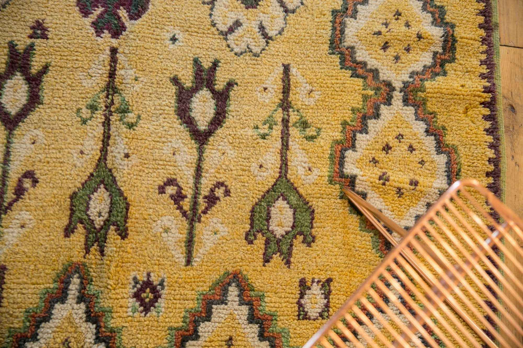 Vintage Moroccan Rug Runner 4 ft 11 in x 10 ft 9 in – Hand-Knotted 1970s Diamond Medallion Design