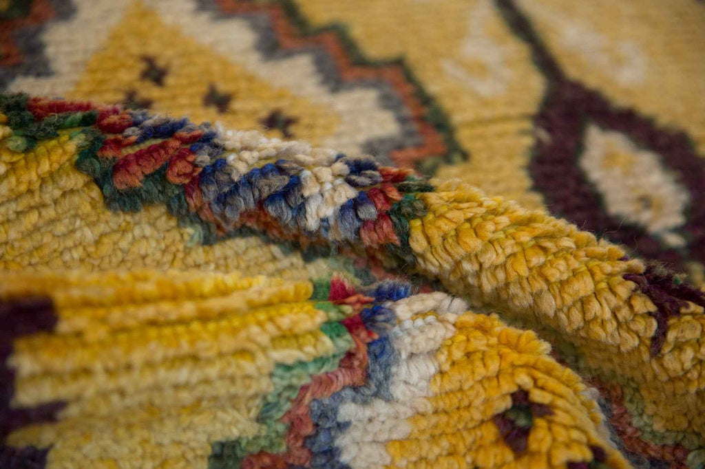 Vintage Moroccan Rug Runner 4 ft 11 in x 10 ft 9 in – Hand-Knotted 1970s Diamond Medallion Design