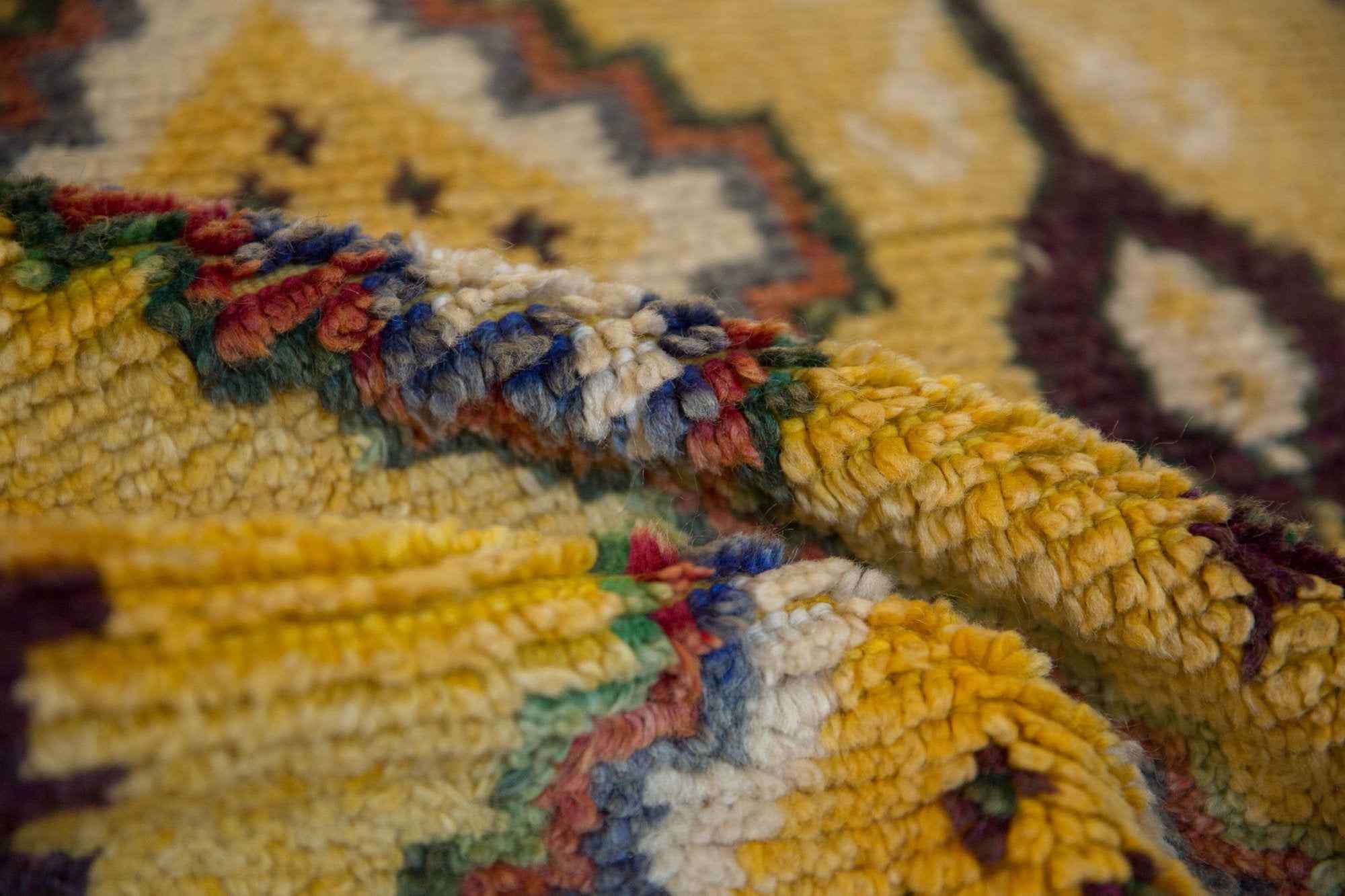 Vintage Moroccan Rug Runner 4 ft 11 in x 10 ft 9 in – Hand-Knotted 1970s Diamond Medallion Design