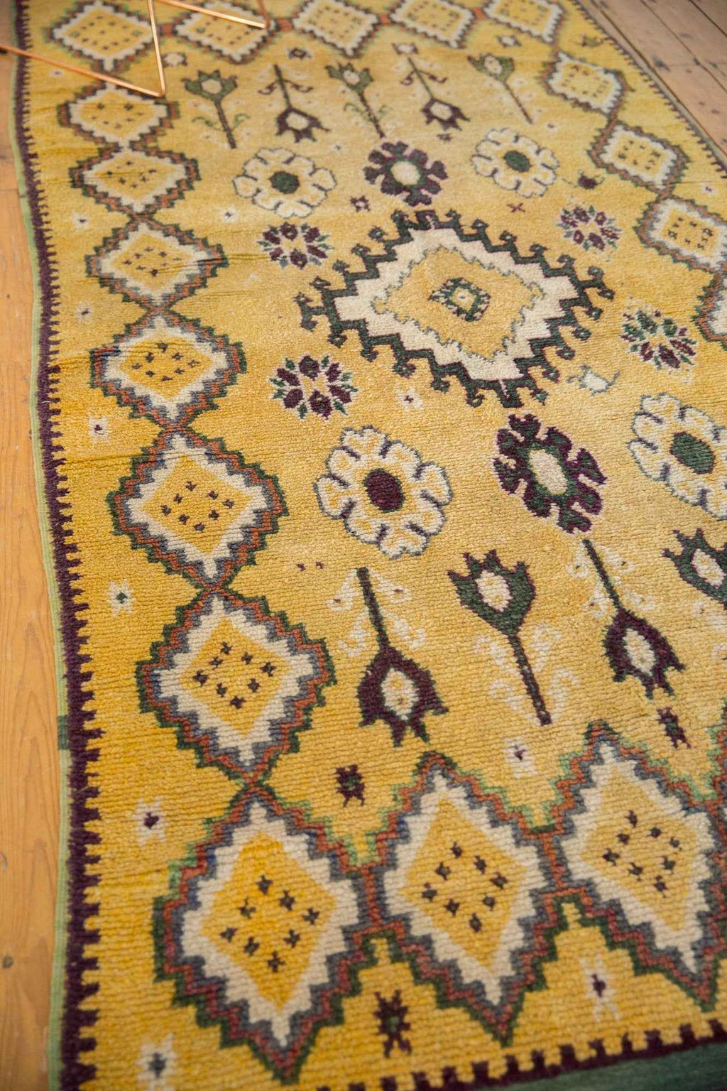 Vintage Moroccan Rug Runner 4 ft 11 in x 10 ft 9 in – Hand-Knotted 1970s Diamond Medallion Design
