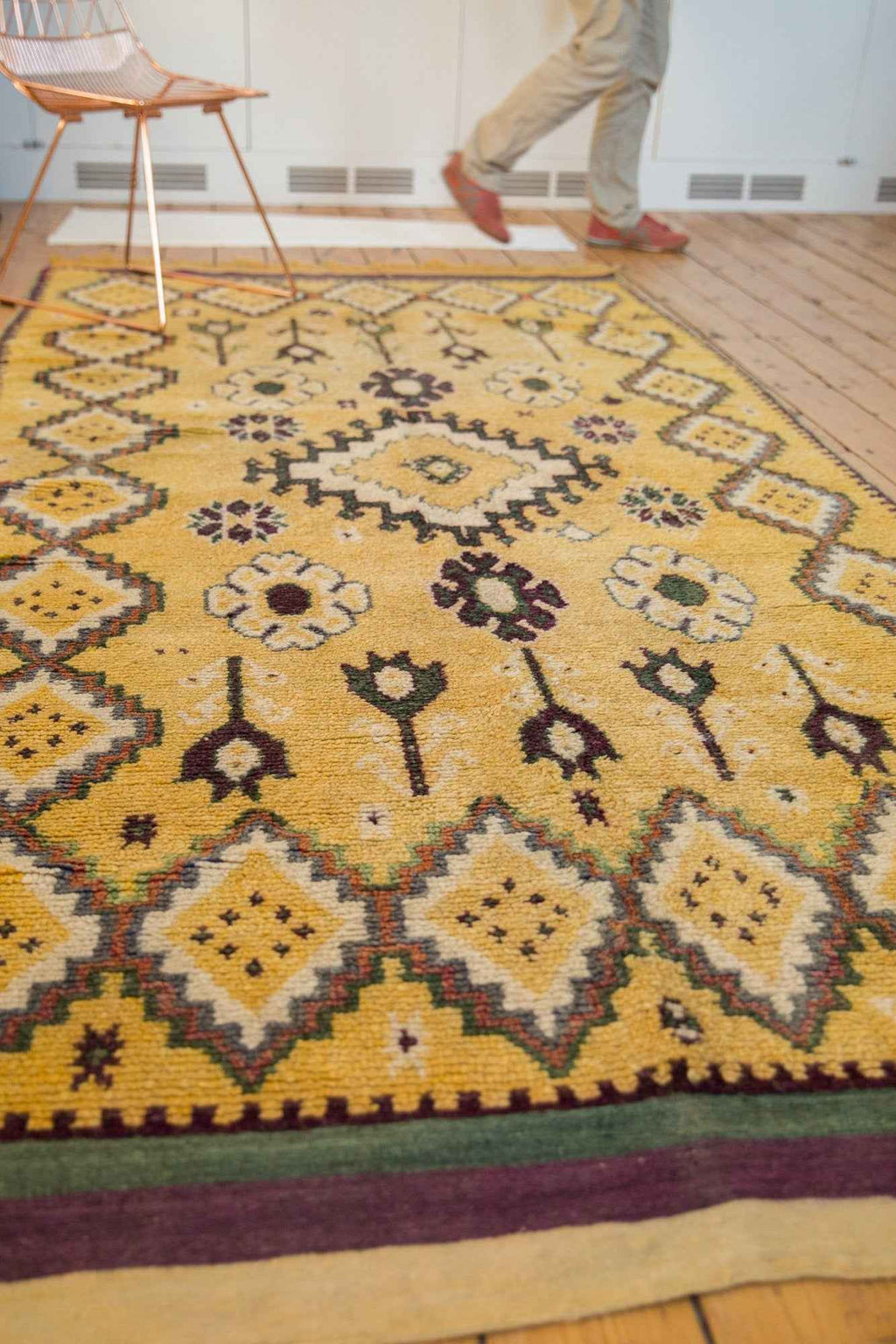 Vintage Moroccan Rug Runner 4 ft 11 in x 10 ft 9 in – Hand-Knotted 1970s Diamond Medallion Design