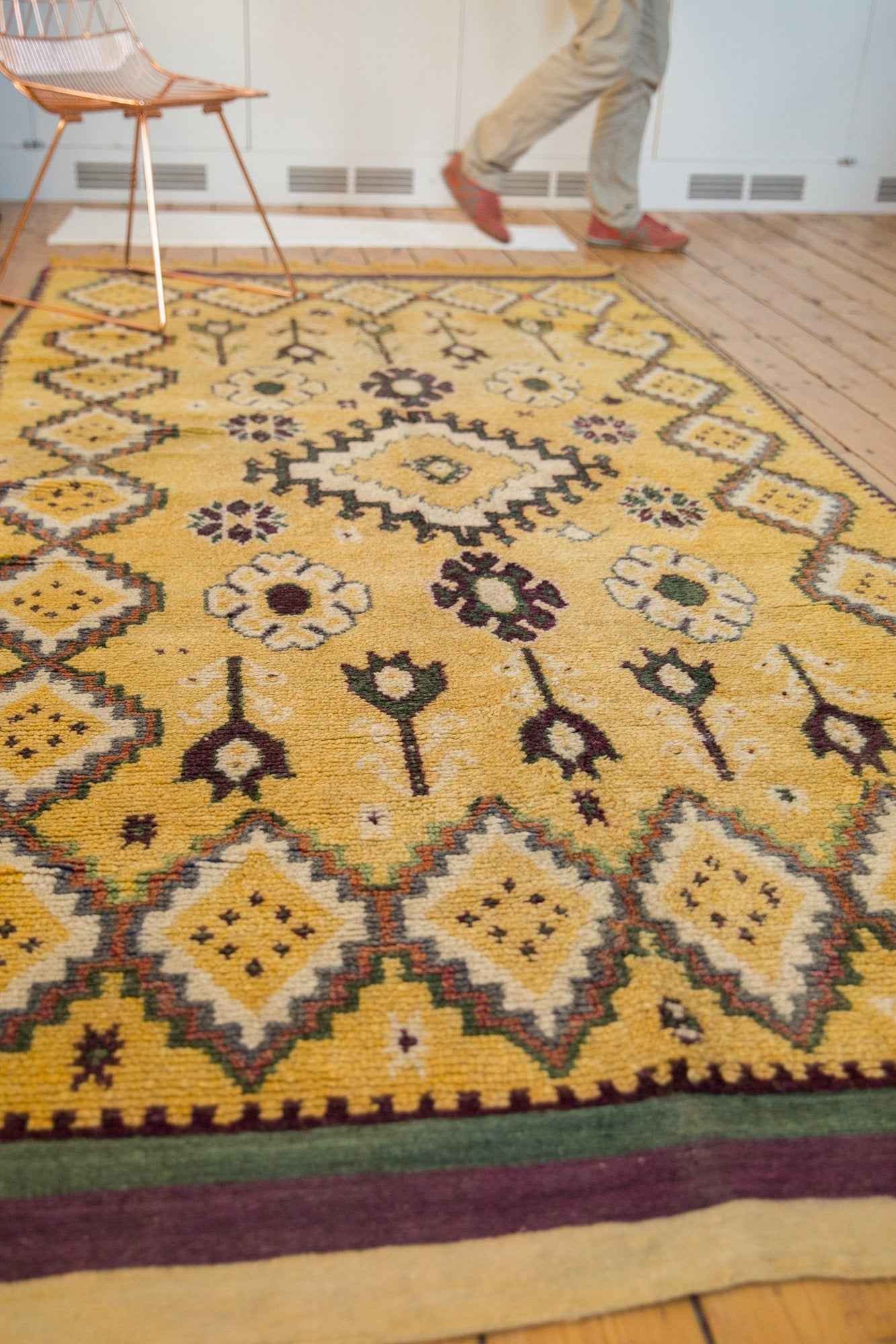 Vintage Moroccan Rug Runner 4 ft 11 in x 10 ft 9 in – Hand-Knotted 1970s Diamond Medallion Design