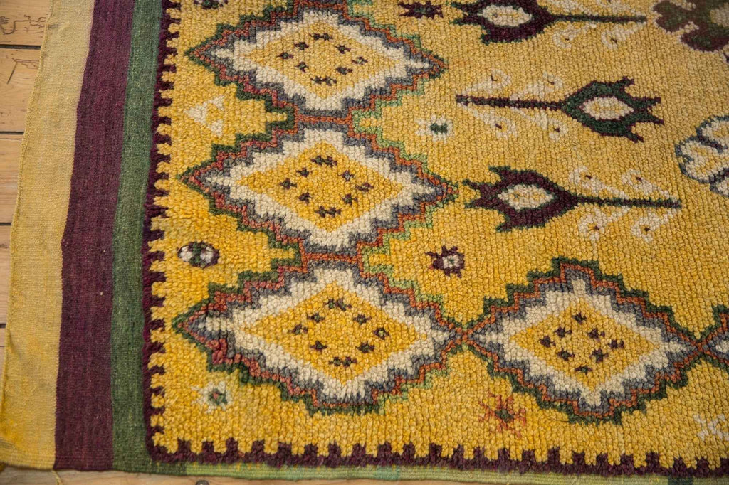 Vintage Moroccan Rug Runner 4 ft 11 in x 10 ft 9 in – Hand-Knotted 1970s Diamond Medallion Design