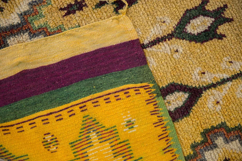 Vintage Moroccan Rug Runner 4 ft 11 in x 10 ft 9 in – Hand-Knotted 1970s Diamond Medallion Design