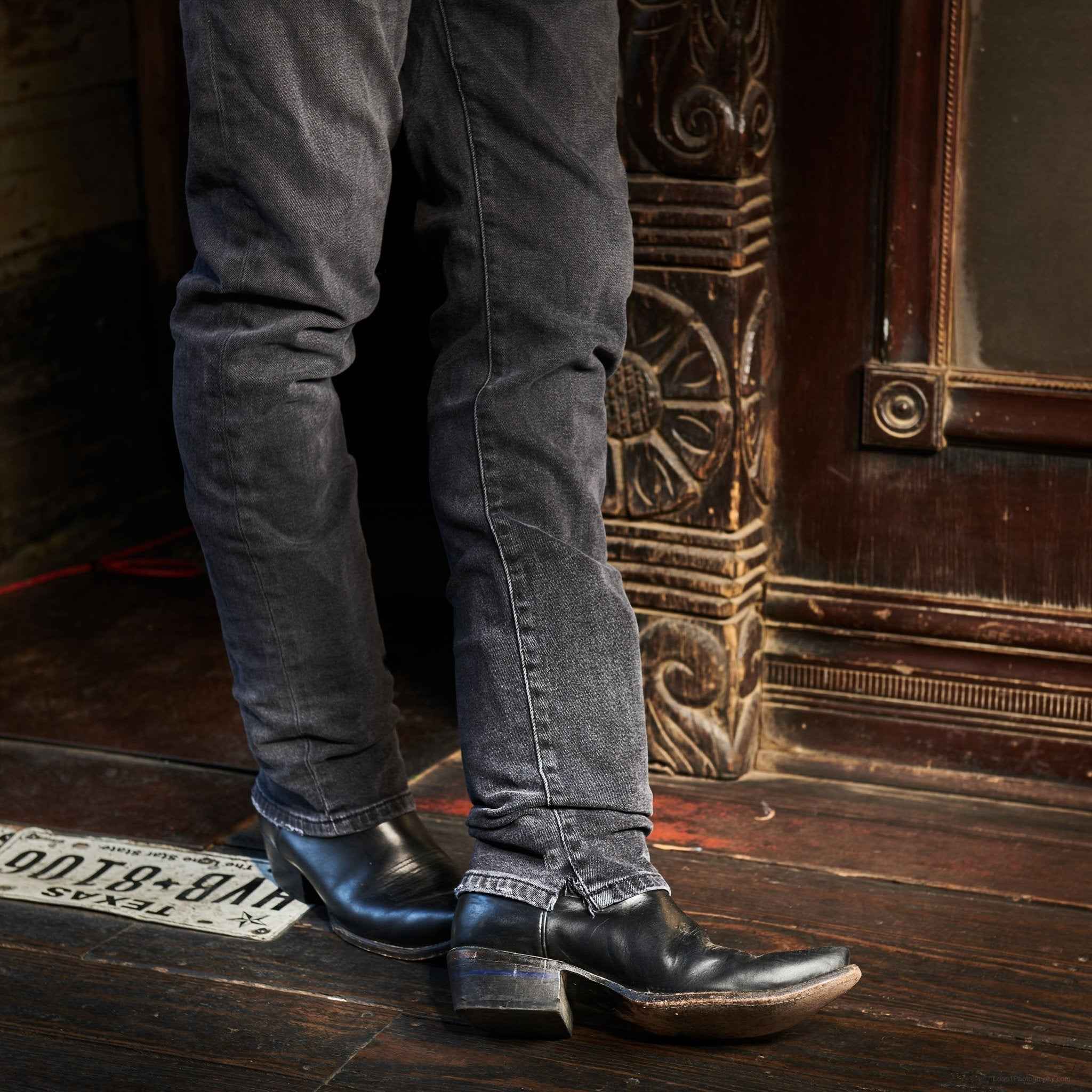 The Comal - Stylish Quarter Inch Snip Toe Boots for Fashion-Conscious Men and Women