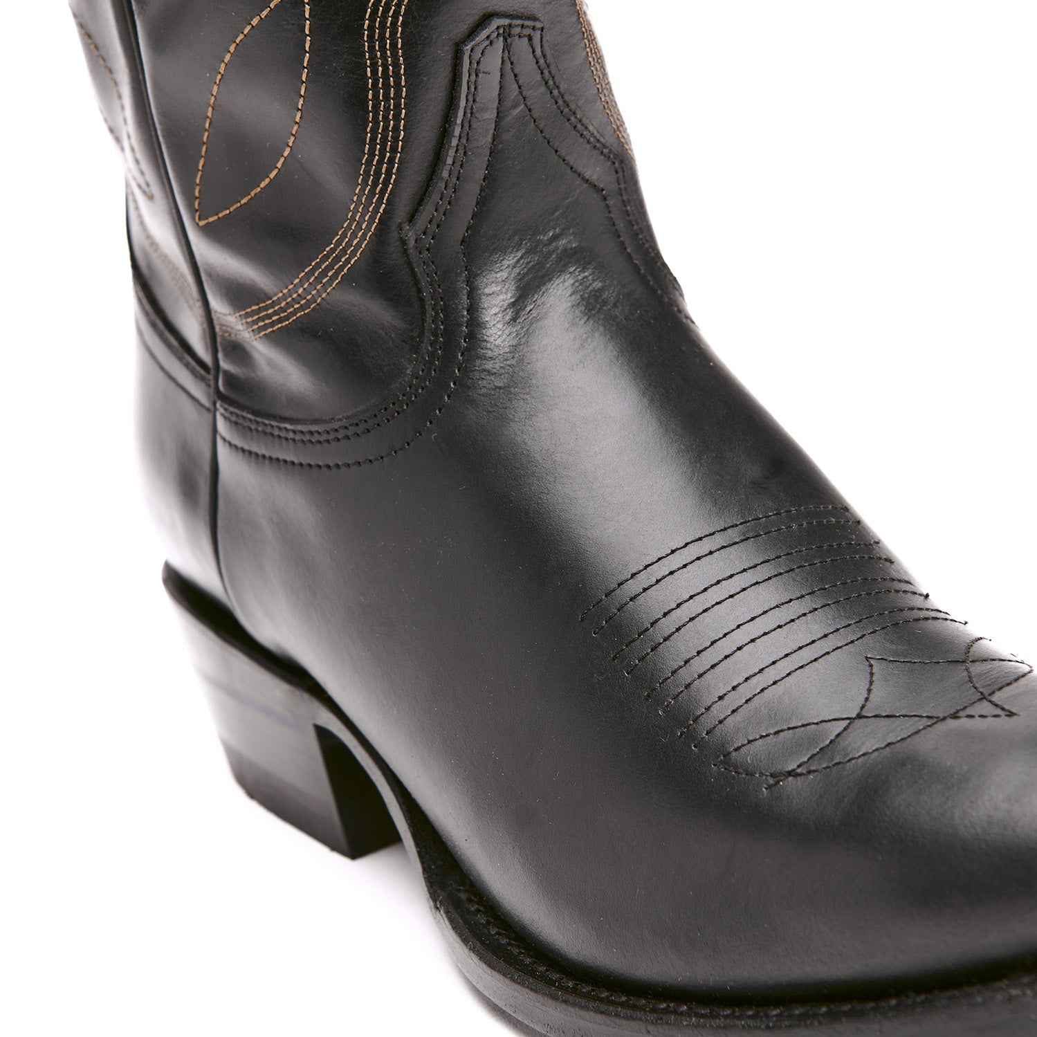 The Comal - Stylish Quarter Inch Snip Toe Boots for Fashion-Conscious Men and Women